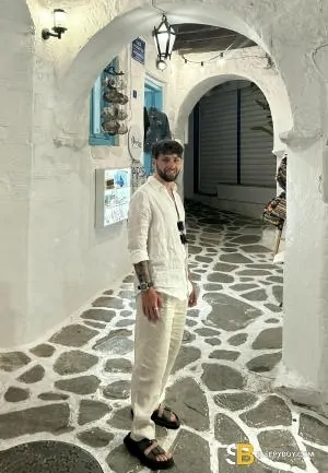 Gay Escort Ace 25yr - licking