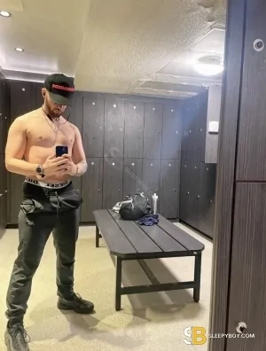 Gay Escort Ace 25yr - licking