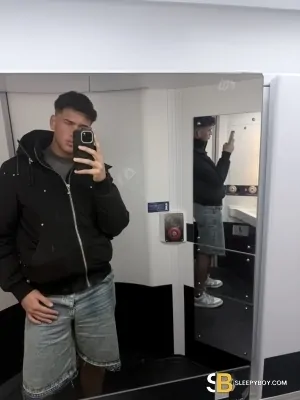 Gay Escort Luke 19yr - sucking