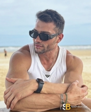 Bisexual Escort Lucas 30yr - licking