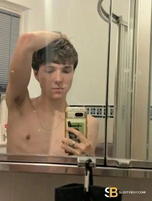 Bisexual Escort Dylan 23yr - licking
