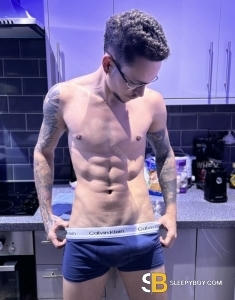 male escort Lee Pedro