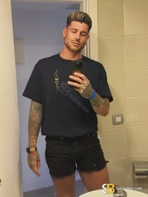 Gay Escort Luke 30yr - exhibitionist