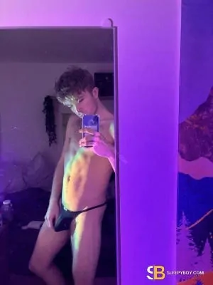 Gay Escort Riley 21yr - double penetration