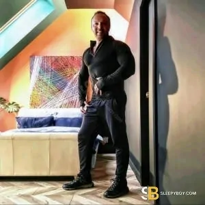 Gay Escort Muscxlbrit 46yr - dirty talk