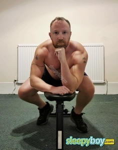 male escort Dalmarnock Muscxlbrit