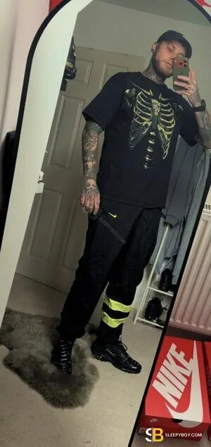 Bisexual Escort Kieran 30yr - foot worship