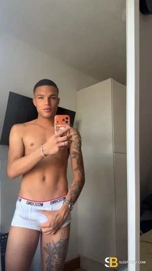 Bisexual Escort Erick 21yr - trios