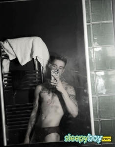 male rent boy London Tavian