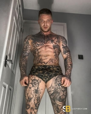 Bisexual Escort James 29yr - licking