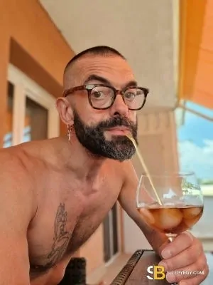 Gay Escort Mathew 55yr - blowjob