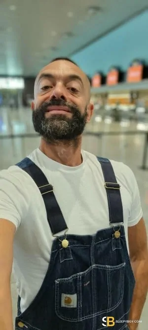 Gay Escort Mathew 55yr - exhibitionist