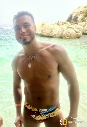 Gay Escort Max 31yr - shaving