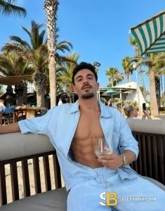 male escort London Logan Xxl