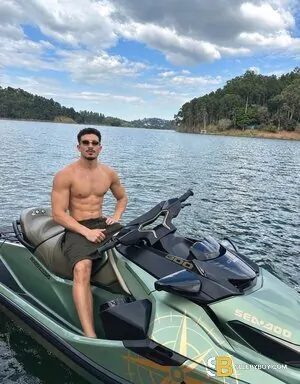 Bisexual Escort Evandro Latino Xl 25yr - shaving