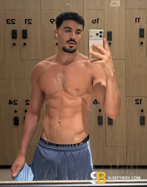 male escort London Evandro Latino Xl