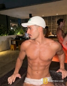 male escort London Logan Xxl