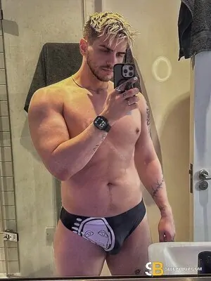 Bisexual Escort Tommymcr Xl 32yr - double penetration