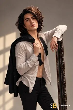 Gay Escort Carlos 30yr - gangbang