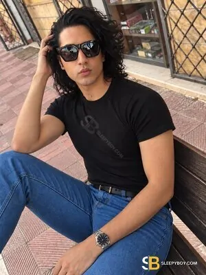 Gay Escort Carlos 30yr - spitting