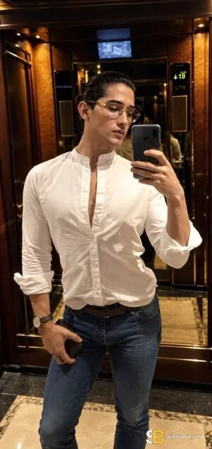 Gay Escort Carlos 30yr - blowjob
