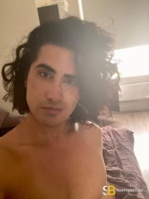 Gay Escort Carlos 30yr - gangbang