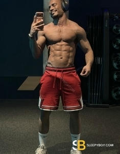 male escort Chelsea Vini