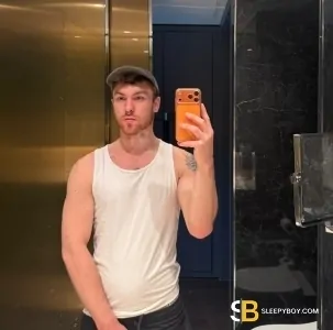 Gay Escort Leo 23yr - licking