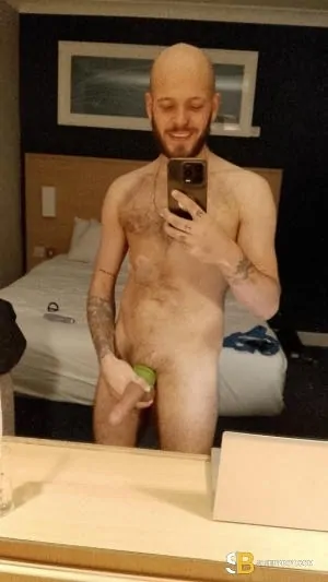Gay Escort Benjamin 30yr - gangbang