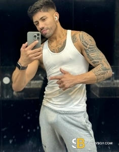 male rent boy London Lucca Massage Br