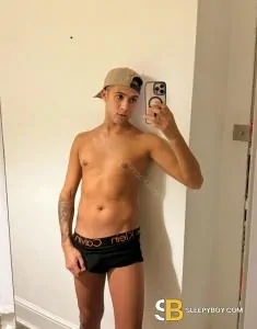 male escort Nantes Lucas