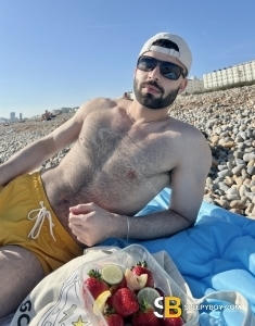 male escort London Mixi