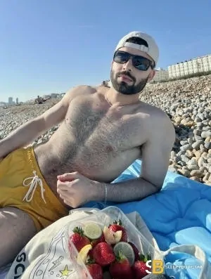 Gay Escort Mixi 24yr - licking