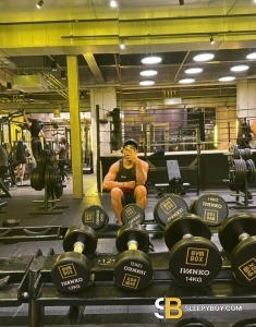 male rent boy London Yan