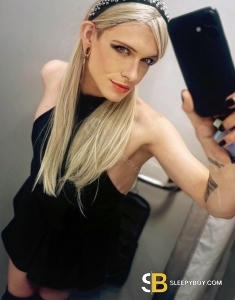 non-binary escort Reading Sitri