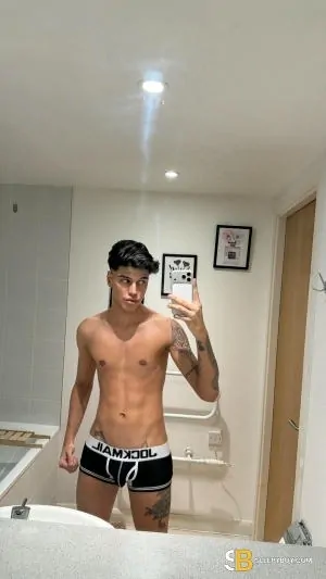 Bisexual Escort &iacute;talo 20yr - licking