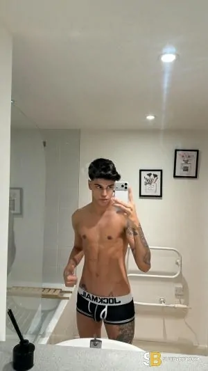 Bisexual Escort &iacute;talo 20yr - sucking