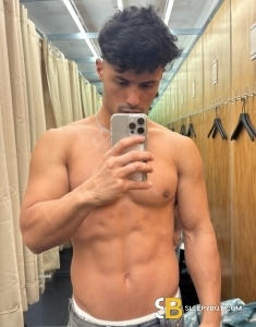 male escort Paris Vieira