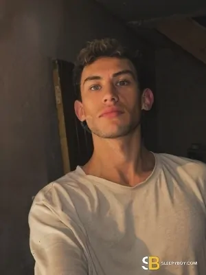 Bisexual Escort Lewis 25yr - trio m/m