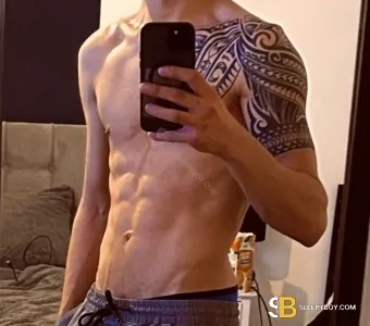 Bisexual Escort Lewis 25yr - trio m/m
