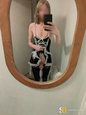 Gay Escort Faggot Kyle 29yr - licking