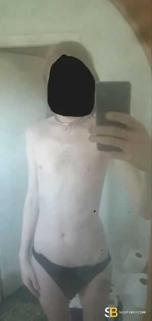Gay Escort Faggot Kyle 29yr - licking