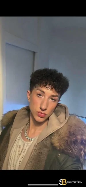Gay Escort Alexi 23yr - role