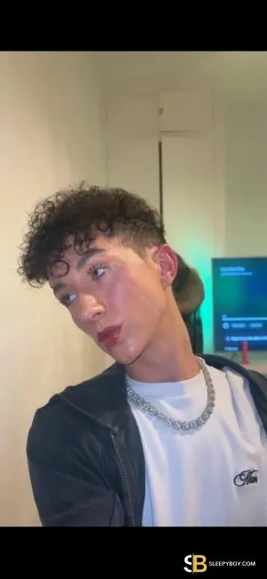 Gay Escort Alexi 23yr - licking