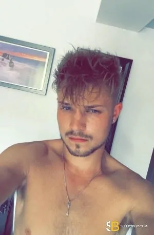 Bisexual Escort Elliot 21yr - exhibitionist