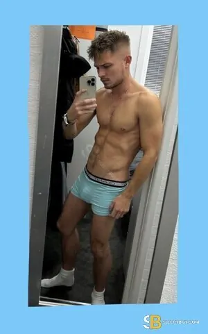 Bisexual Escort Elliot 23yr - trios