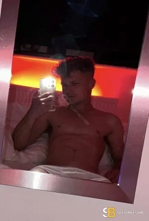 Bisexual Escort Elliot 21yr - exhibitionist