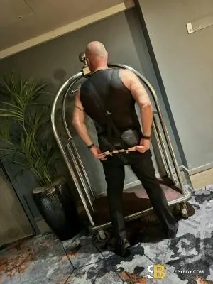 Bisexual Escort Neil 50yr - licking