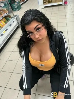 Bisexual Escort Gabriela Reis 23yr - sucking