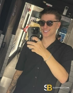 male rent boy London Jo&atilde;o Victor